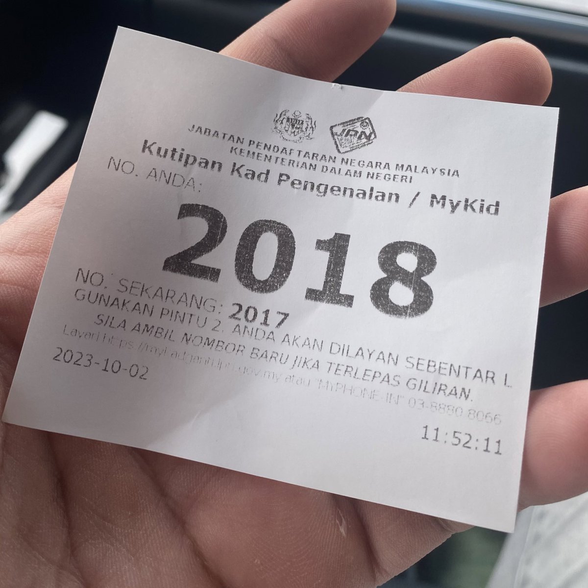 fidonasir's tweet photo. Aku tak faham ni. Aku buat MyKid anak aku zaman wife aku berpantang lagi tau. Sekarang anak aku umur nak dekat 3 tahun dah, MyKidnya sampai kesudah tak siap sebab kad takde stock PASTU YANG KAU SURUH ORANG BUAT MYKID TU UNTUK APA BARUA??? ISI MASA LAPANG? https://t.co/xMAVJlEpGU
