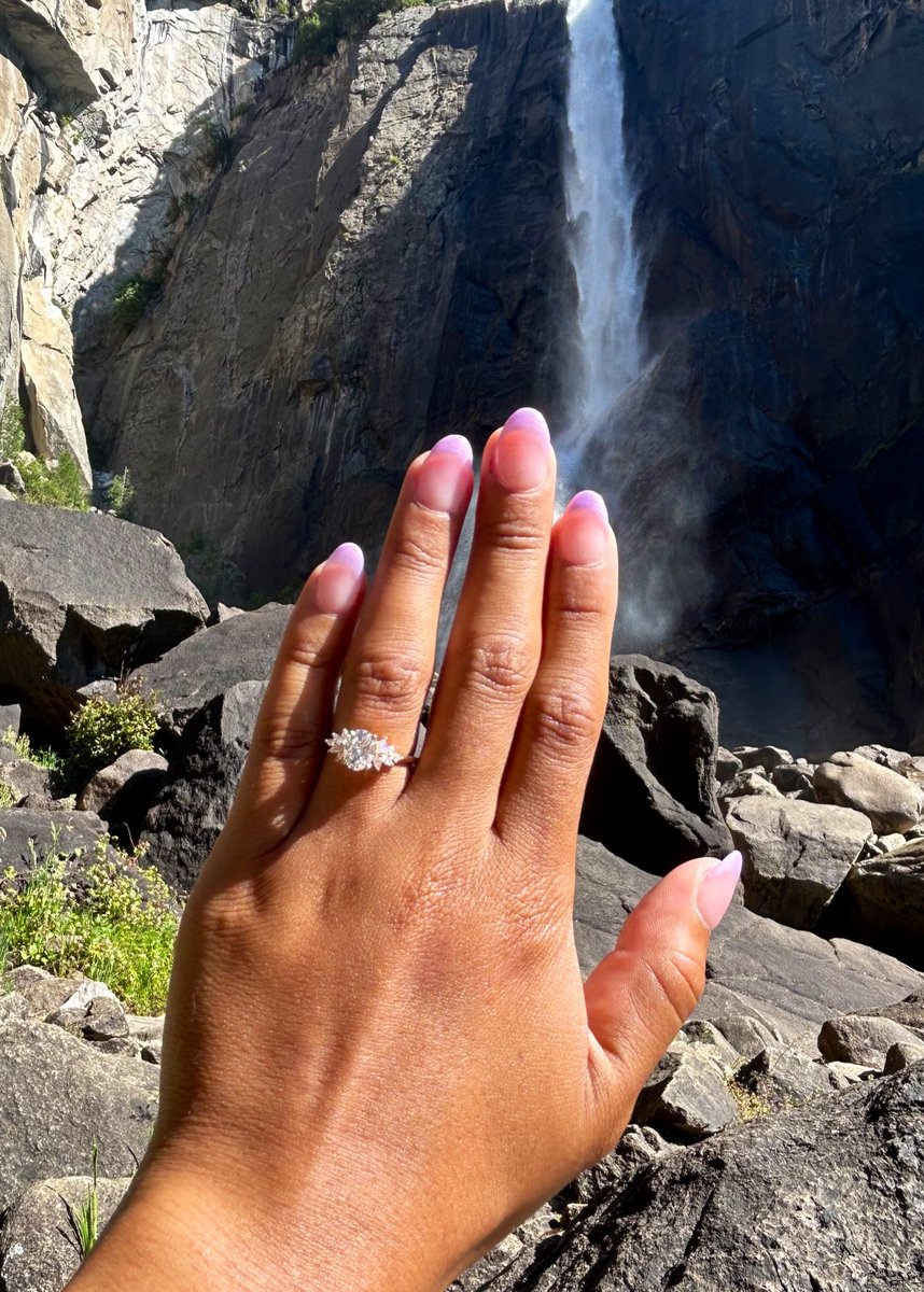 vanessagb949's tweet photo. The story behind my partner choosing my ring: Ever since we started dating this man has always made sure I have flowers all the time, picked the ring out to look like a flower so I always have a flower on me at all times 🥹❤️ https://t.co/cyNxkBR6az