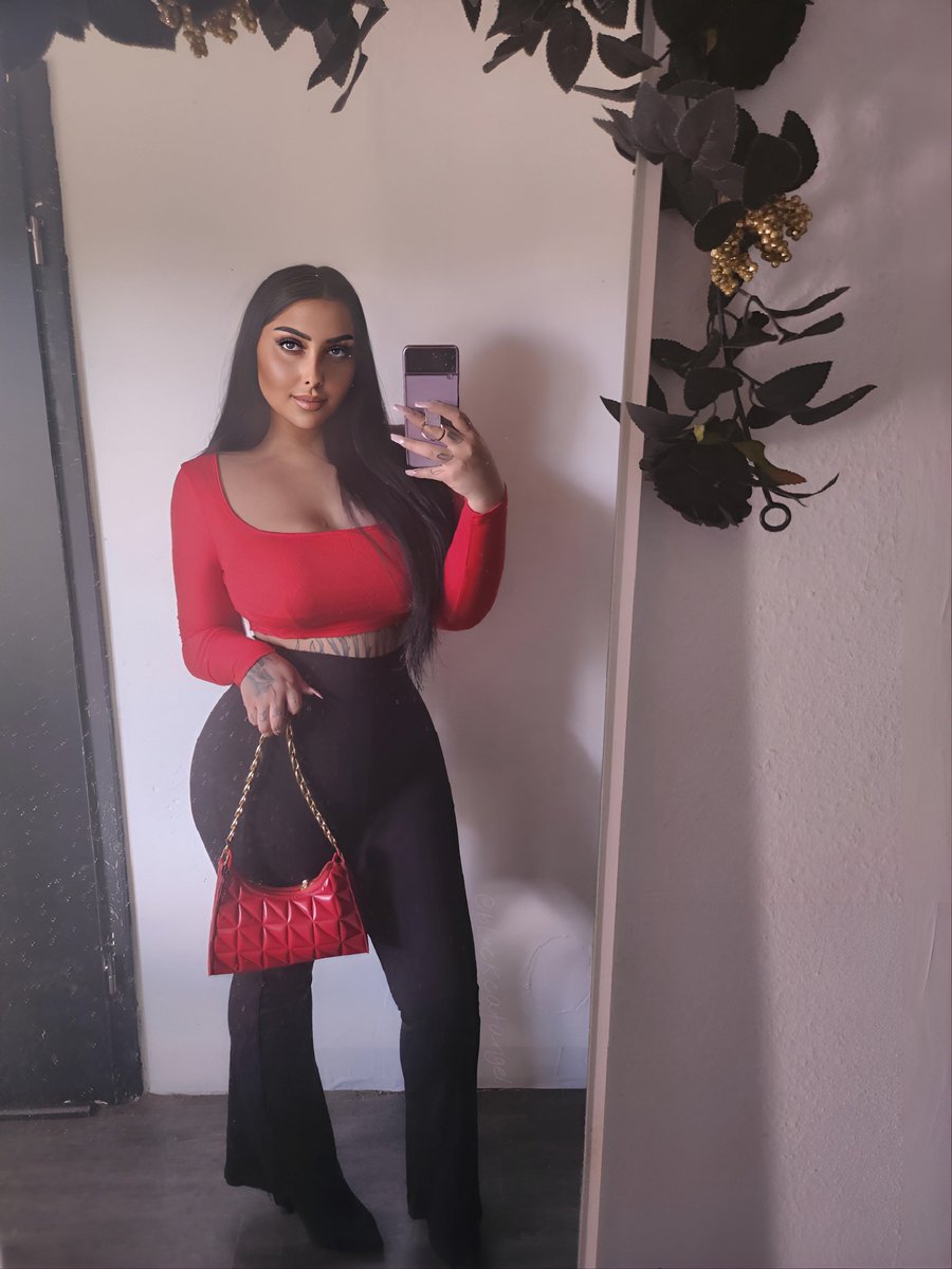 effymissanthrop's tweet photo. Suche Drehpartner , willst du mit mir Pornos drehen? 😈❤ wenn ja retweet das  &amp; kommentier deine Schwanzlänge ❤🥵👇🏽👇🏽 https://t.co/QgUJYOawSJ