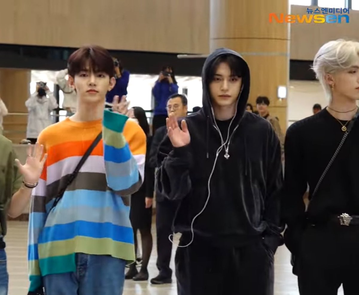 Why did Hao looks like the newsen logo