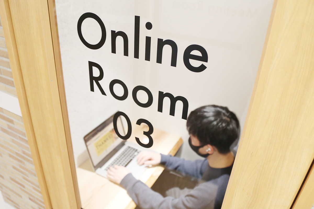 ハマポートにはオンラインルームがあります。オンライン会議・電話会議にご利用頂けるお一人用の個室です。有料のお席は事前にご予約が可能です。
hamaport.jp
#コワーキングスペース #横浜駅 #オンラインルーム #個室