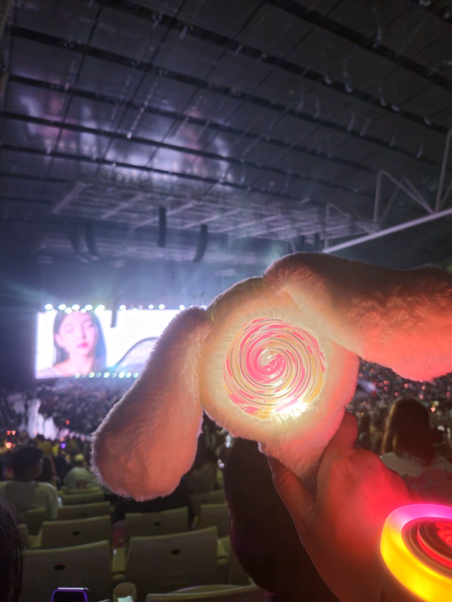 _bbtiger's tweet image. Sporting the OG 🍭 for day 2 #TWICE_5TH_WORLD_TOUR_BULACAN