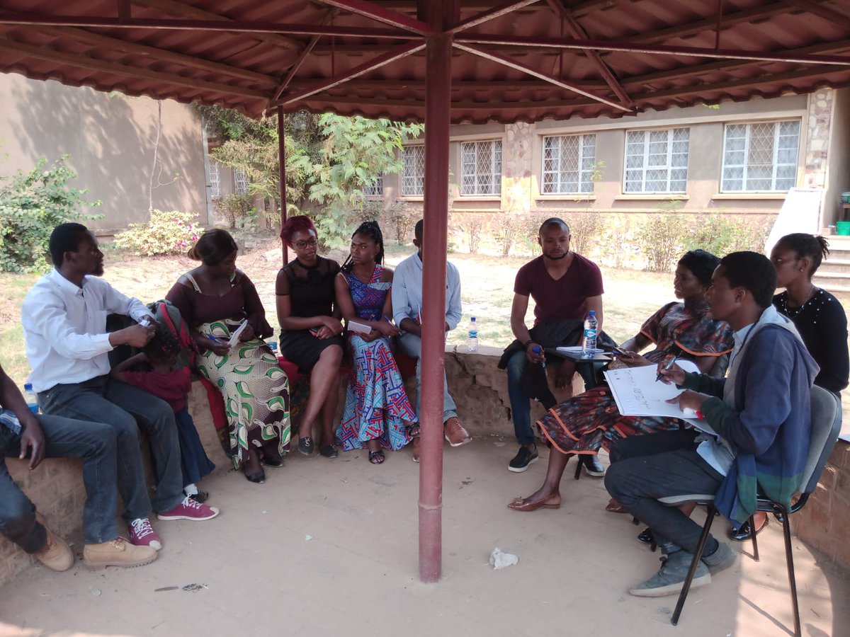 "comment contribuer à couper la transmission intergénérationnelle d la haine &amp; du trauma sur d conflits identitaires (.) communautés ». Objet d'un dialogue  intergénerationnel entre jeunes &amp; vieux d différentes communautés vivant au #HautKatanga
<a href="/UEenRDC/">UE en RDC🇪🇺</a> <a href="/NeneMorisho/">Nene Morisho</a> <a href="/NellyBahati/">Mwange bahati Nelly</a>