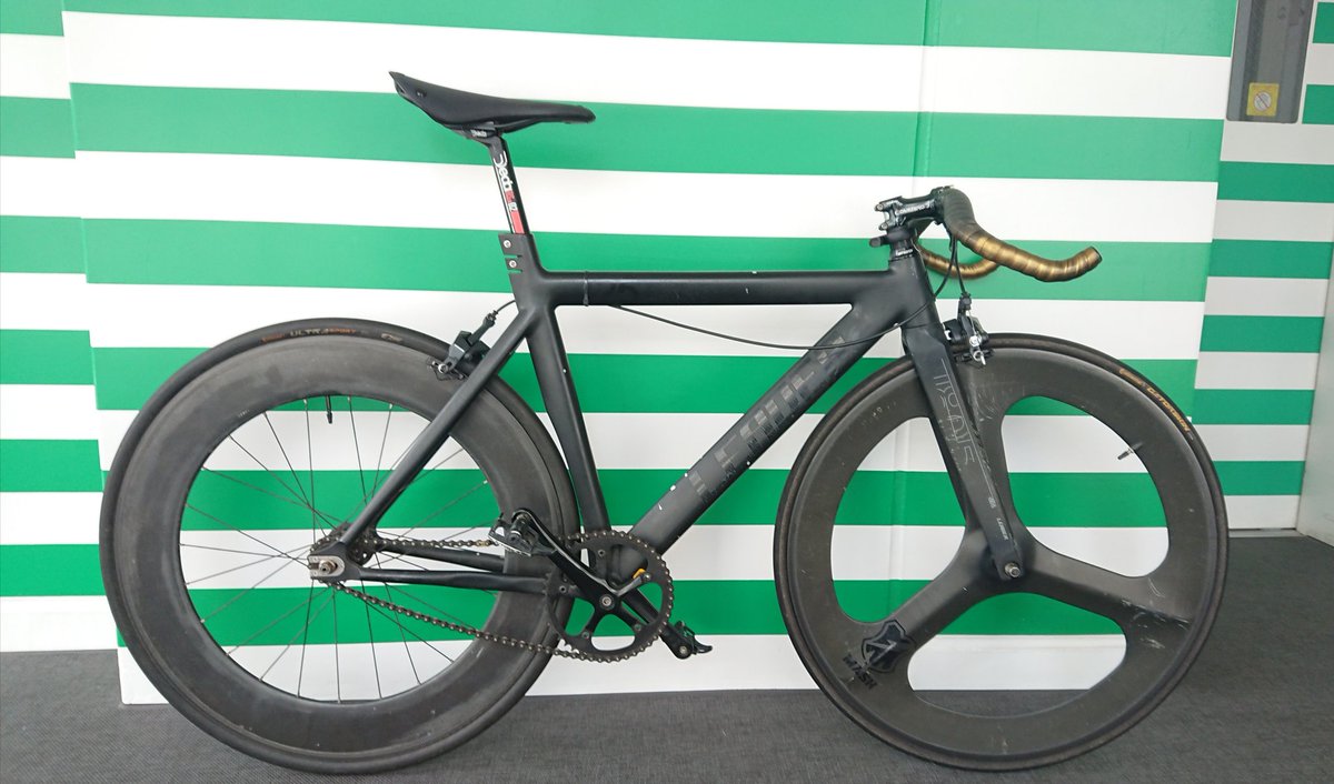 Moondeceiver's tweet photo. A new weapon.
#leaderbikes #725tr #brotures #ultegra #deda #brooks https://t.co/Qjr9P9Chi8
