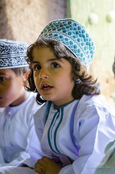•

 " لك النصف من ميراث السعادة
            إن لم تحسد أحدًا 
                      ❀  ❀  ❀
                   ولك تمامُه 
    إن كنتَ تود الخير لغيرك "

#جماليات 
#صباح_الخير_والسعاده