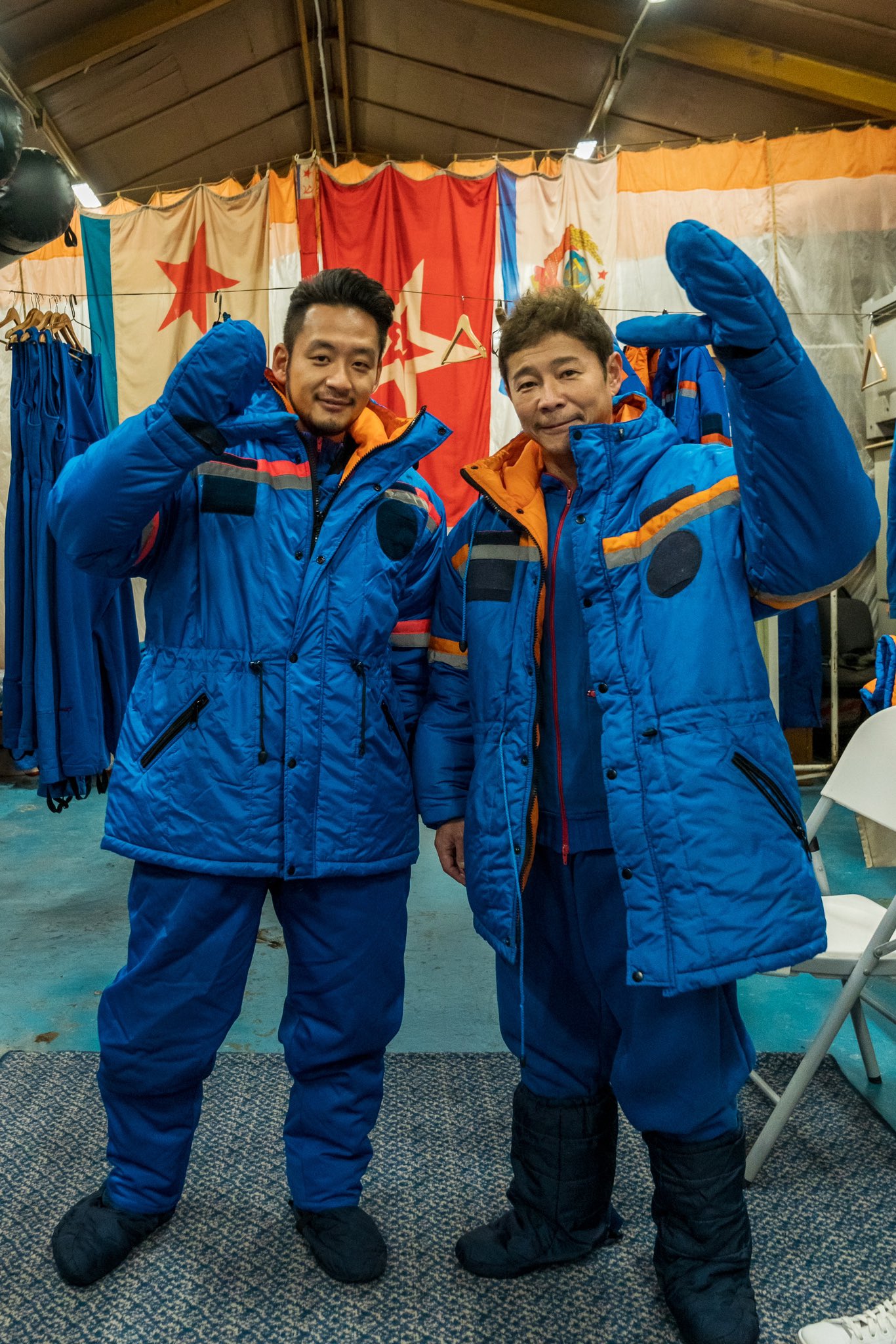 宇宙服 - Search / X