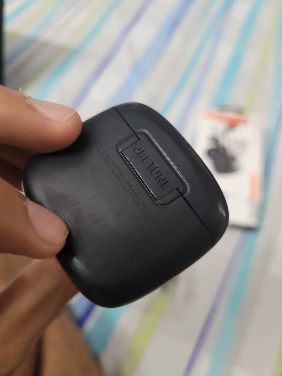 chhaperwalpriya's tweet photo. Purchased new JBL EarPods from amazon. Received used product with scratched case. And intentionally keeping it only for replacement and that too only a call support where you never get a call? Kindly or should I say act humanly and replace the item  - @JBLaudio @amazonIN https://t.co/0l54zL9ziD