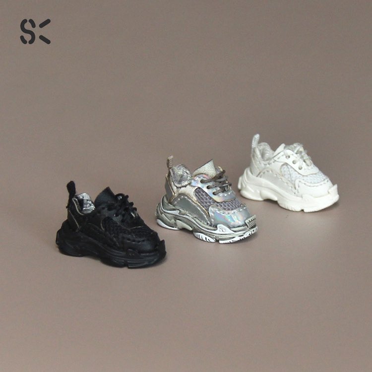 SKDollhouse's tweet photo. Taobao shop link, Deposit:
Sports Sneakers: https://t.co/sxUqni5Y8A
Socks: https://t.co/QTN0dNNM83

#piccodo10 #piccododoll #obitsu11 #オビツ11 #ob11 https://t.co/cziyKEOiD4