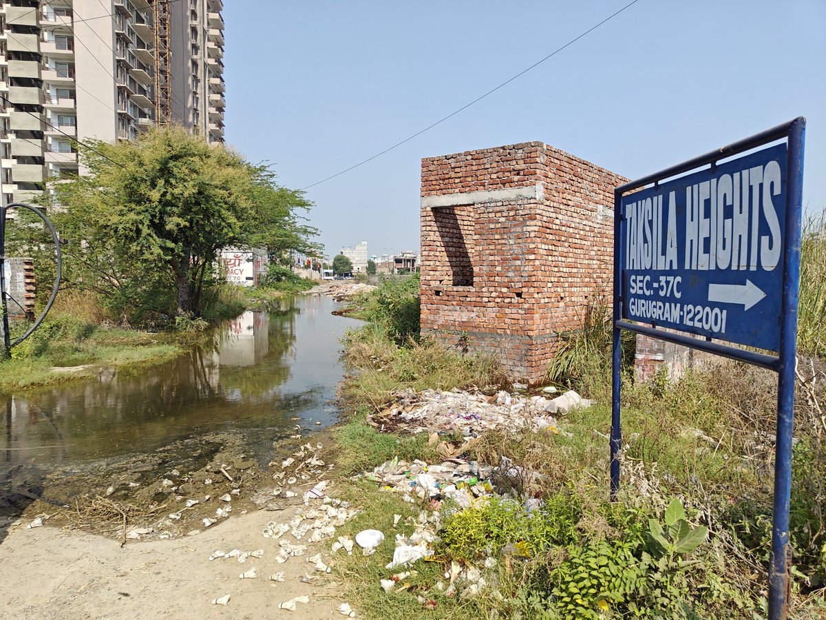 Rajivgrover70's tweet photo. This is the  current situation as on today. Sector 37-C)D Road, Gurugram #Gurgaon #gurugram @OfficialGMDA @bansal_dhanraj @cmohry @DEEPAKKAHUJA @rakeshdaultabad @Truth070707 https://t.co/D2VNJVSAuK