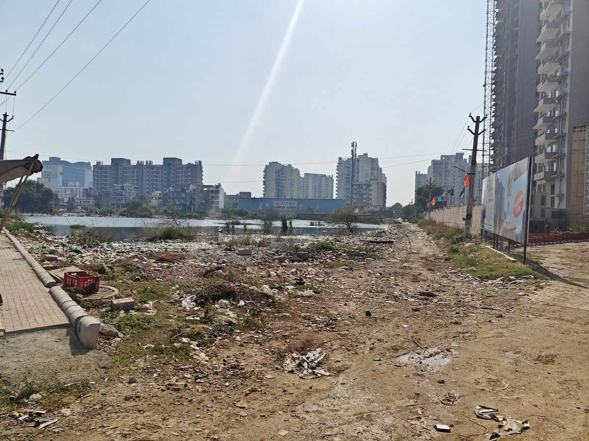 Rajivgrover70's tweet photo. This is the  current situation as on today. Sector 37-C)D Road, Gurugram #Gurgaon #gurugram @OfficialGMDA @bansal_dhanraj @cmohry @DEEPAKKAHUJA @rakeshdaultabad @Truth070707 https://t.co/D2VNJVSAuK