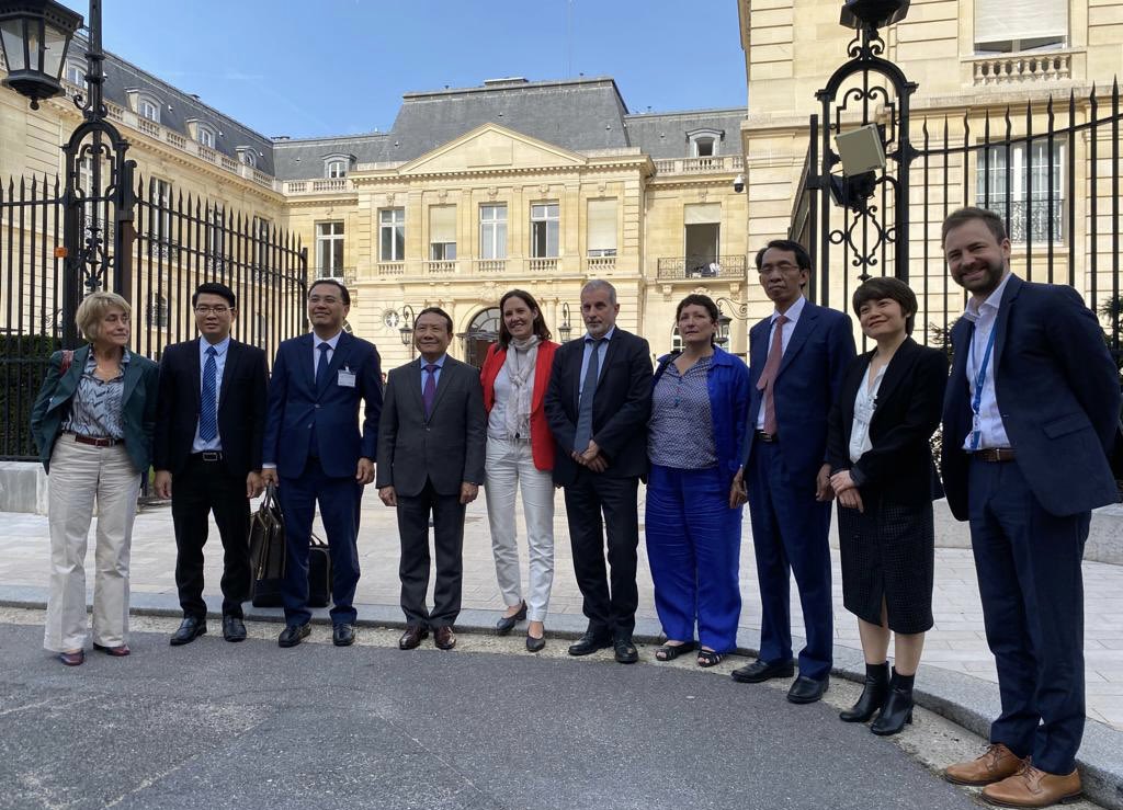 conan_herve's tweet photo. La #ville est un territoire clé pour la réussite du #Vietnam en faveur de son engagement #climatique :  quel modèle de croissance urbaine favoriser ? Mission du #CEC 🇻🇳 à #Paris auprès d’opérateurs publics d’aménagement @FedEpl @OCDE_fr @EpfifD @ANCTerritoires @VilleSaintDenis https://t.co/ljgJOprZuV