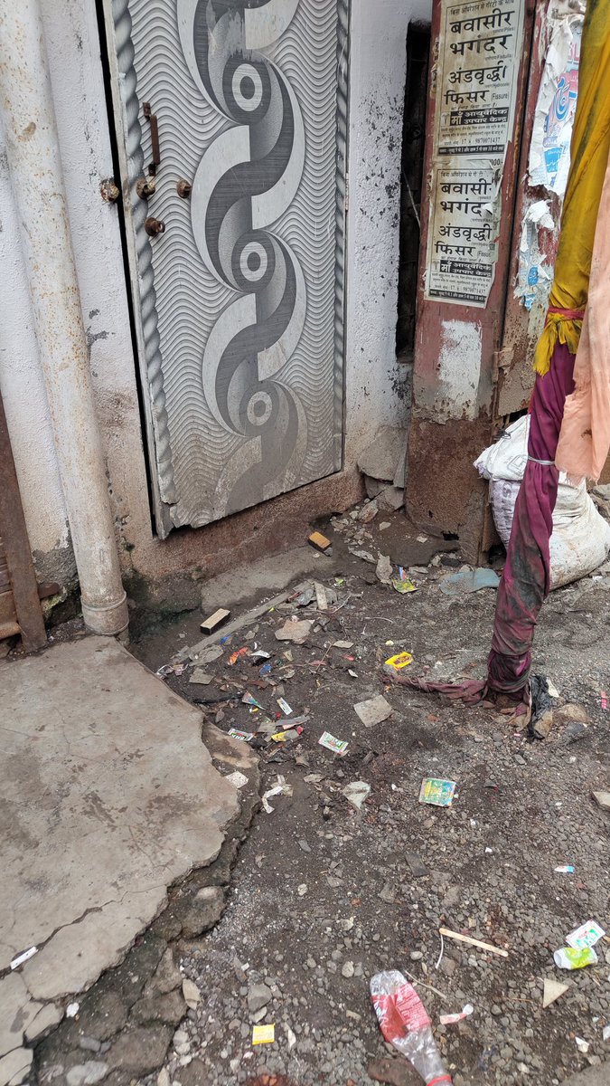 ataulkhan09's tweet image. Attn : @mybmc @mybmcSWD 
@mybmcWardGN 

Strom Drainage Chembur Is Packed No Way To Pass Water Opp Gujrati Jamat Khana (Chamda Bazar ) Galli Dharavi Main Road Mumbai 17.

Kindly Clean This ASAP..

#SWD #Dharavi #Ataul4u
