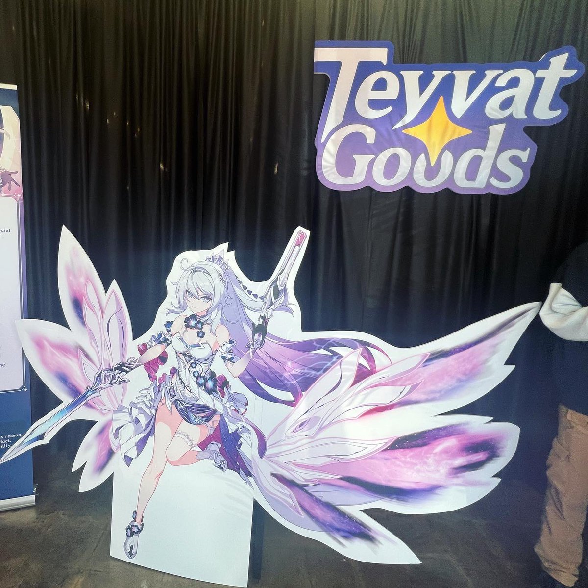 MadameAesthetic's tweet photo. [Thread] Went to the #TeyvatGoods/#HonkaiImpact3rdTechLab in Texas recently! Sharing some pics and thoughts of the experience below~ 

#GenshinImpact #HonkaiImpact3rd https://t.co/wweQnp2tFw
