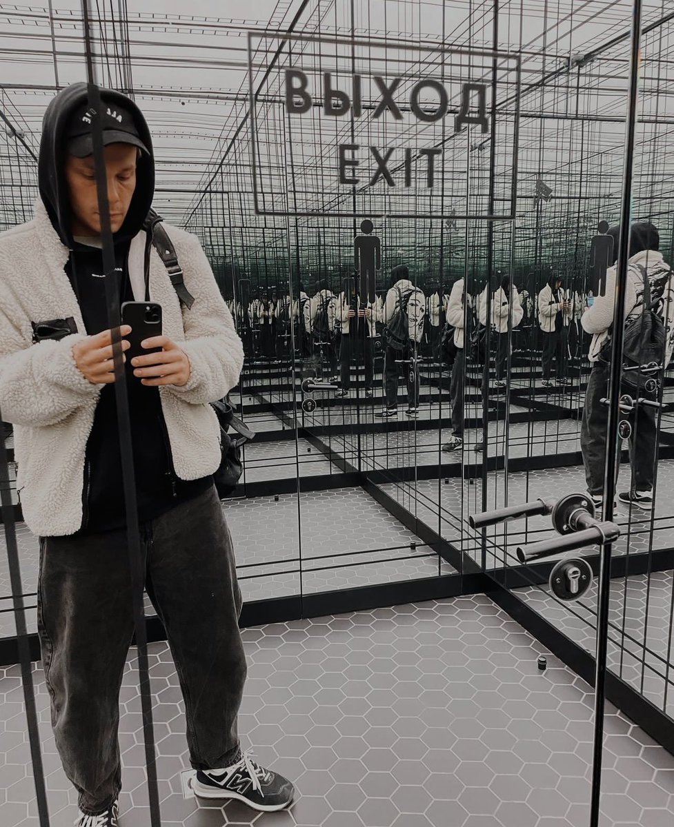 ⠀ ⠀

этот день начался тяжёло, благодаря осенним издержкам. отправляюсь в кофейню на поиски сил для сегодняшнего дня. 
посредством знаков вселенной выясняем: всё-таки есть?

⠀ ⠀