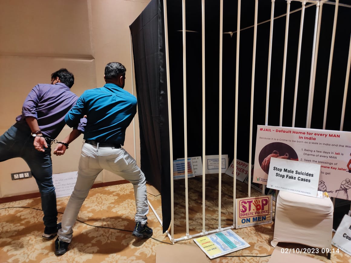 J_MensRights's tweet photo. Man dragged to jail following biased laws at #ICMI2023 #ICMI23 #MenToo @realsiff https://t.co/4EdKLRYSjn