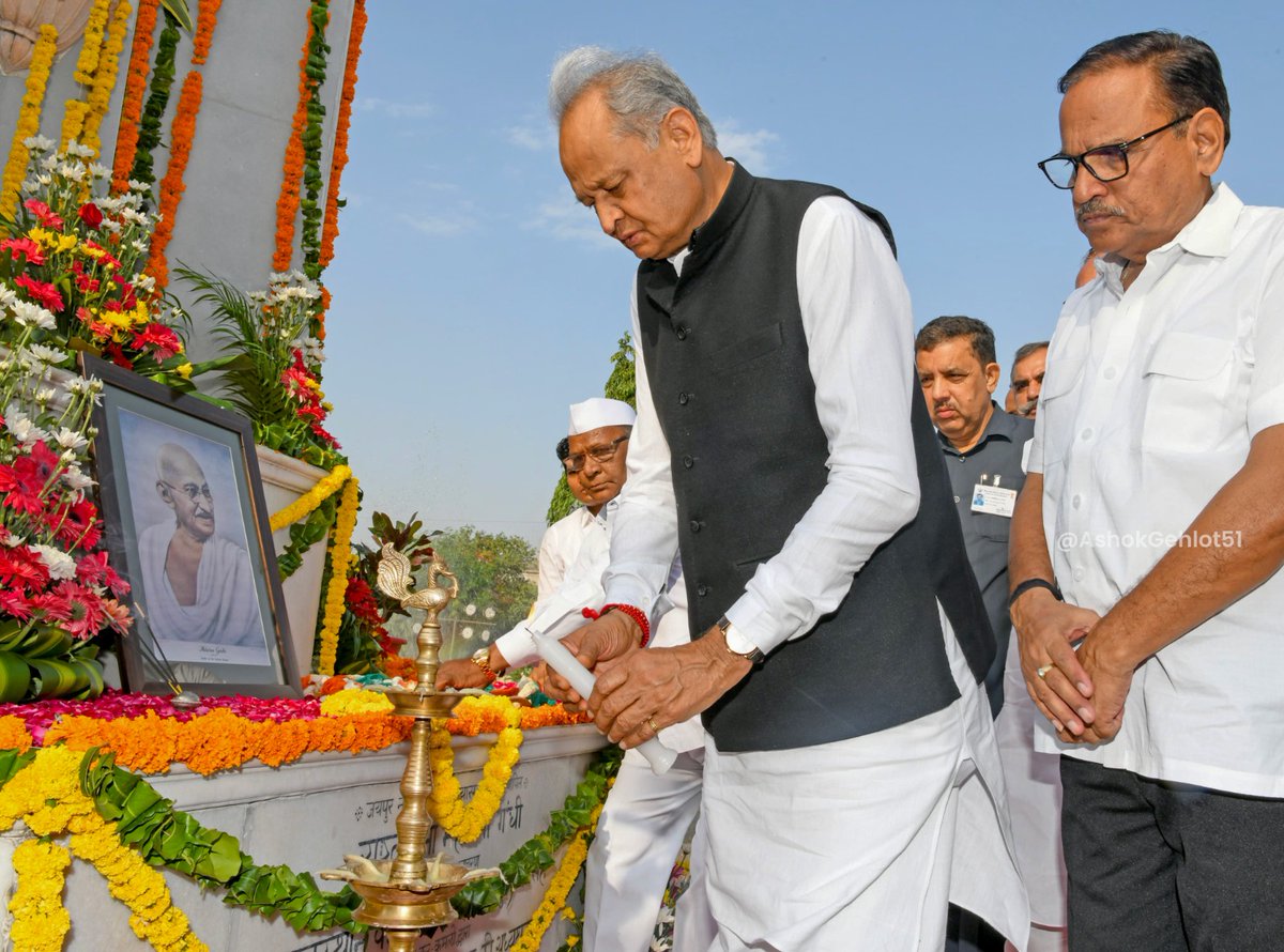 Ashok Gehlot (@ashokgehlot51) on Twitter photo рд╕рддреНрдп, рдЕрд╣рд┐рдВрд╕рд╛, рдЕрдиреБрд╢рд╛рд╕рди,
рд░рд╛рд╖реНрдЯреНрд░рдкрд┐рддрд╛ рдХреЛ рд╕рд╛рджрд░ рдирдорди !
рд╕рддреНрдп, рд╕рддреНрдпрд╛рдЧреНрд░рд╣ рдФрд░ рд╕реНрд╡рддрдВрддреНрд░рддрд╛ рдХреЗ рдирд╛рдпрдХ рдпреБрдЧрдкреБрд░реБрд╖ рдорд╣рд╛рддреНрдорд╛ рдЧрд╛рдВрдзреА рдЬреА рдХреА рдЬрдпрдВрддреА рдХреЗ рдЙрдкрд▓рдХреНрд╖реНрдп рдкрд░ рдЧрд╛рдВрдзреА рд╕рд░реНрдХрд┐рд▓ рдкрд░ рдмрд╛рдкреВ рдХреА рдкреНрд░рддрд┐рдорд╛ рдкрд░ рдорд╛рд▓реНрдпрд╛рд░реНрдкрдг рдХрд░ рд╕реНрд╡рд░рд╛рдВрдЬрд▓рд┐ рджреАред
#GandhiJayanti рд╕рддреНрдп, рдЕрд╣рд┐рдВрд╕рд╛, рдЕрдиреБрд╢рд╛рд╕рди,
рд░рд╛рд╖реНрдЯреНрд░рдкрд┐рддрд╛ рдХреЛ рд╕рд╛рджрд░ рдирдорди !
рд╕рддреНрдп, рд╕рддреНрдпрд╛рдЧреНрд░рд╣ рдФрд░ рд╕реНрд╡рддрдВрддреНрд░рддрд╛ рдХреЗ рдирд╛рдпрдХ рдпреБрдЧрдкреБрд░реБрд╖ рдорд╣рд╛рддреНрдорд╛ рдЧрд╛рдВрдзреА рдЬреА рдХреА рдЬрдпрдВрддреА рдХреЗ рдЙрдкрд▓рдХреНрд╖реНрдп рдкрд░ рдЧрд╛рдВрдзреА рд╕рд░реНрдХрд┐рд▓ рдкрд░ рдмрд╛рдкреВ рдХреА рдкреНрд░рддрд┐рдорд╛ рдкрд░ рдорд╛рд▓реНрдпрд╛рд░реНрдкрдг рдХрд░ рд╕реНрд╡рд░рд╛рдВрдЬрд▓рд┐ рджреАред
#GandhiJayanti