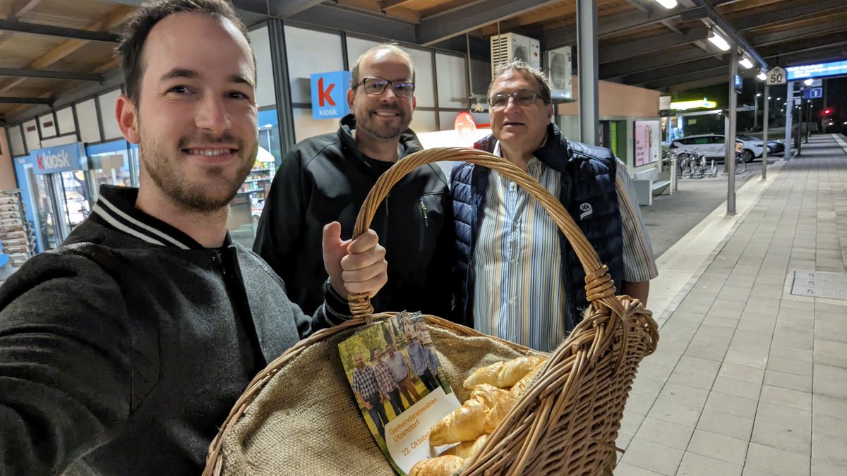 Heute Morgen #Gipfeli-Verteil-Aktion beim Bahnhof #Utzenstorf für die bevorstehenden #Gemeinderatswahlen vom 22. Oktober, die Stärkung am frühen Morgen kam gut an 💪 #DieMitte #UntereEmme