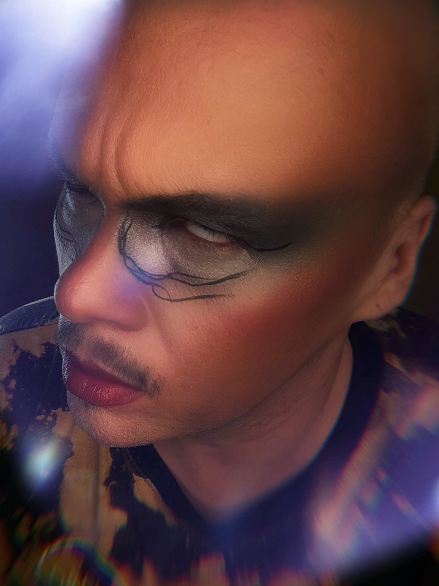 QT with a selfie that could be a poster