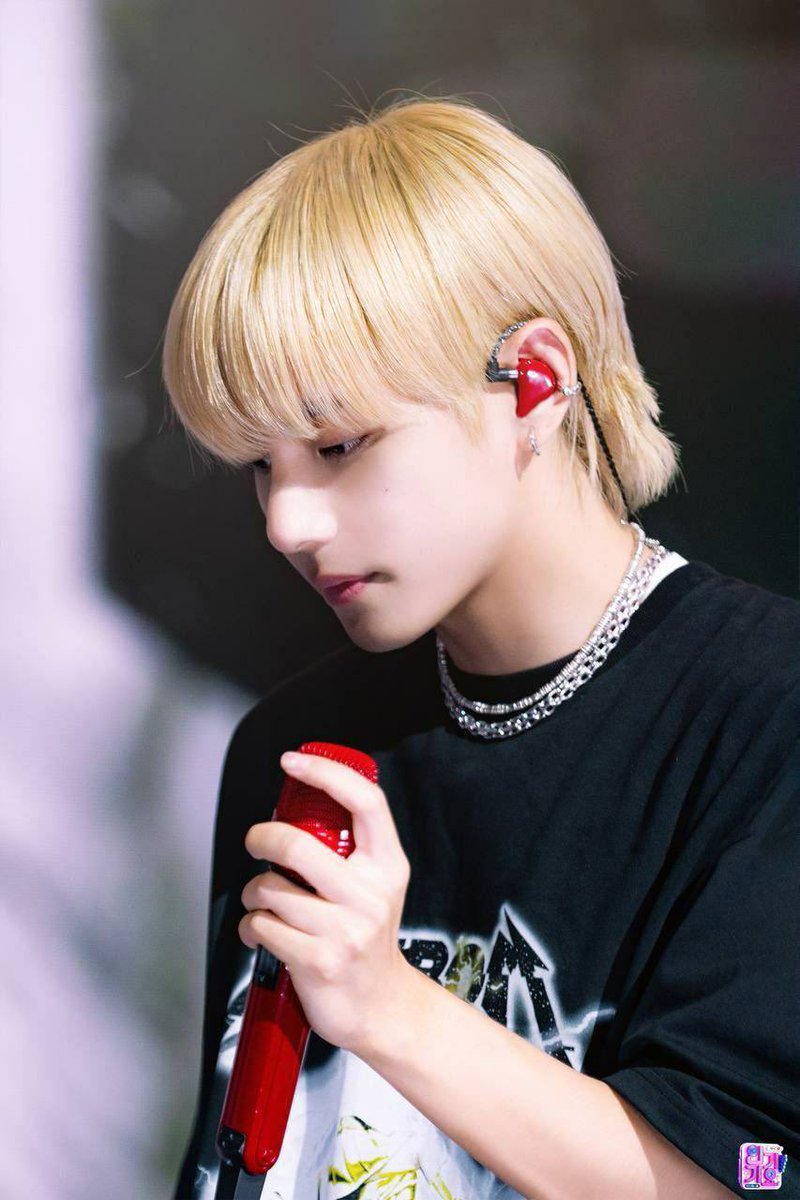 nadi19522023's tweet photo. CONGRATULATIONS TAEHYUNG 
#V9thWin 
#SlowDancing6thWin https://t.co/Nt7Cu5qtZc