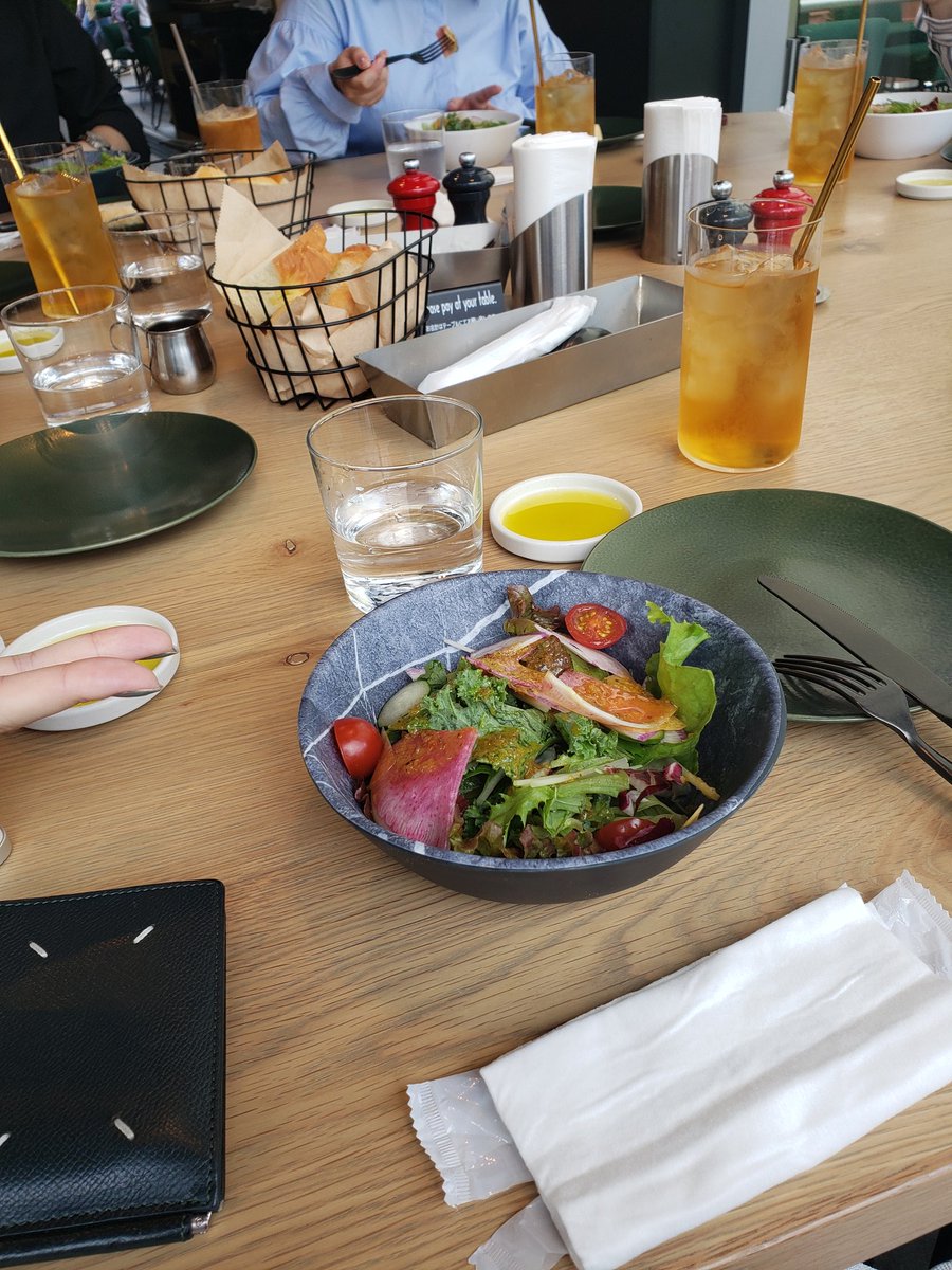 doxan_owner's tweet photo. 会食。隣に偉い人が居て緊張で味わからん https://t.co/QJMjKoZlL2