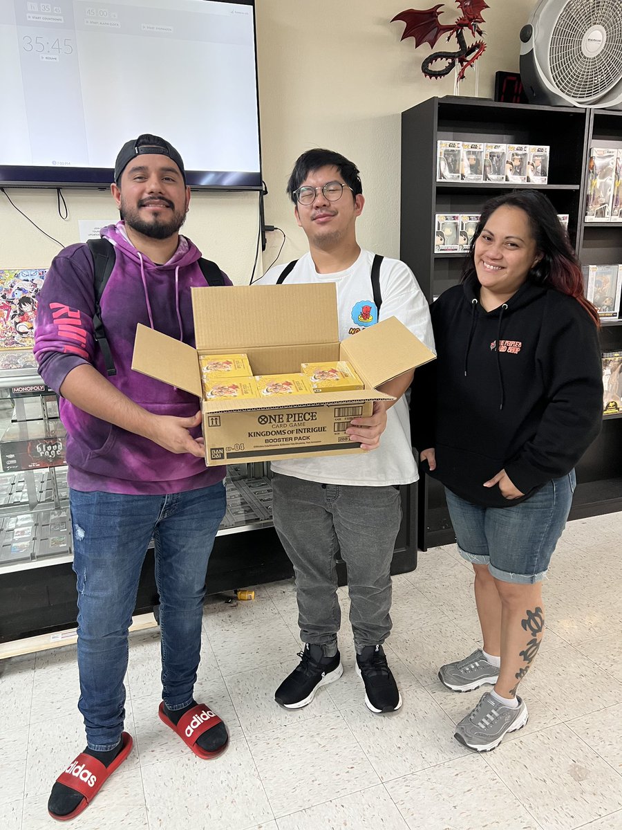 LVOPLeague's tweet photo. Congratulations to the Top 3 in today’s Case Tournament at People’s Card Shop! 
1st - Jon M- Law 
2nd - Luis P - Law
3rd - Lei A - Katakuri 

#LVOPL #onepiece   #onepiececardgame https://t.co/YNvnlnTsyv