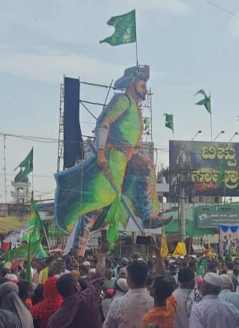 Muslims put up posters in Karnataka where map of Bharat was painted green & Mughal Empire was written over it.

Sword shaped structure showcased, posters celebrating Tipu Sultan & Aurangzeb were displayed on Eid Milad.

Madhya Pradesh specially Hindus should think twice before…