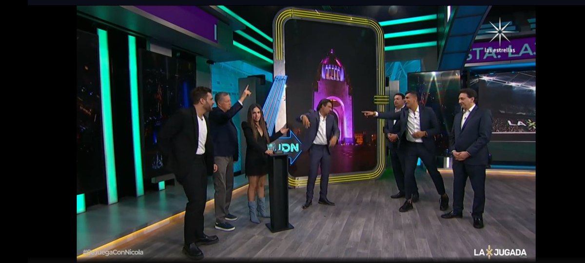 gretiuxpetatiux's tweet photo. Las/los fans de Nico también somos súper versátiles como él. Ya somos expertas en programas de revista señoriales, en deportes, antros, realities, moda, música, superhéroes. Y bueno, está faceta deportiva e increíble. #SeJuegaConNicola https://t.co/w8ISxfs4ue