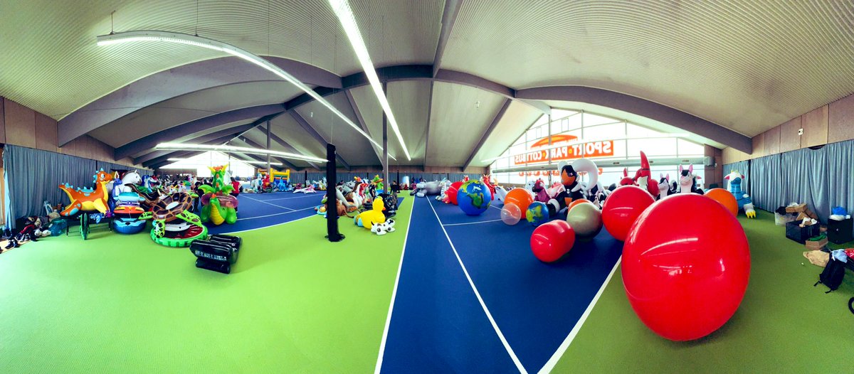 Hereo10's tweet photo. This is my only panoramic photo I took at the SqueakMeet this year because I was too busy having fun 😅
#SqueakySaturday #SqueakMeet2023 https://t.co/u2X0bqEu5y