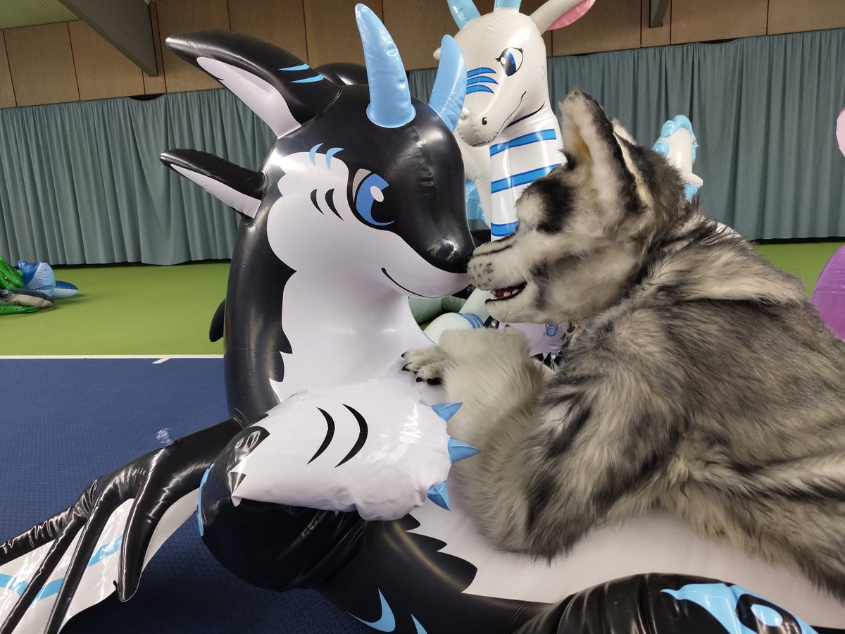 MeetSqueak's tweet photo. Huscai found a friend 

Dragon PreOrder at @FactoryCreature https://t.co/OdGfzf35FL