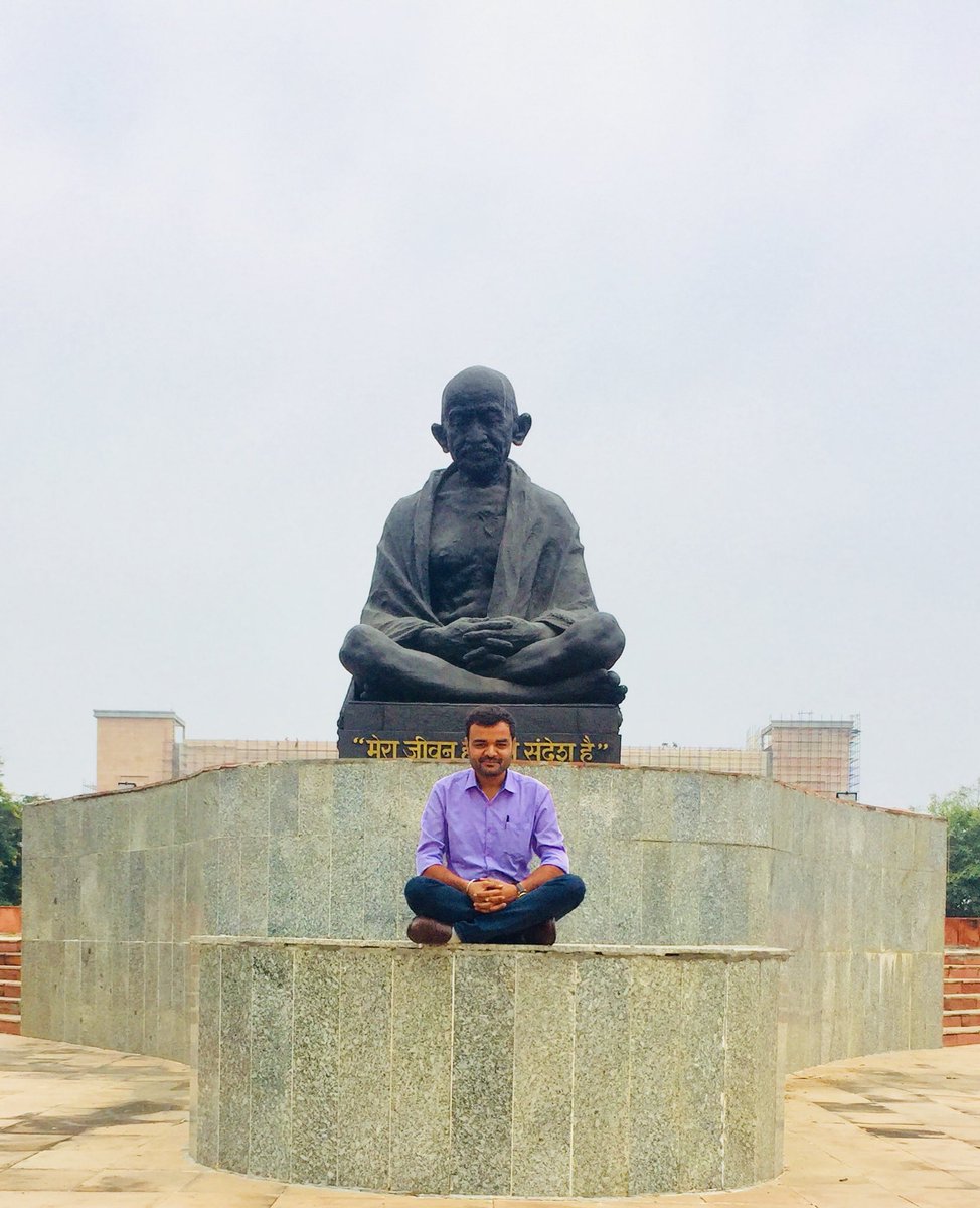 KalpeshLRabari's tweet photo. ભલે મારા જેવા અનેકોનો ક્ષય થાઓ, પણ સત્યનો જય થાઓ. અલ્પાત્માને માપવાને સારુ સત્યનો ગજ કદી ટૂંકો ન બનો. - ગાંધીજી
#GandhiJayanti https://t.co/4zfh1s3cUv