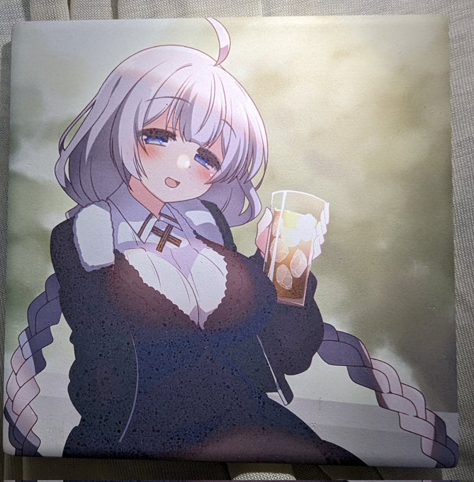 「holding cup ice cube」 illustration images(Latest)