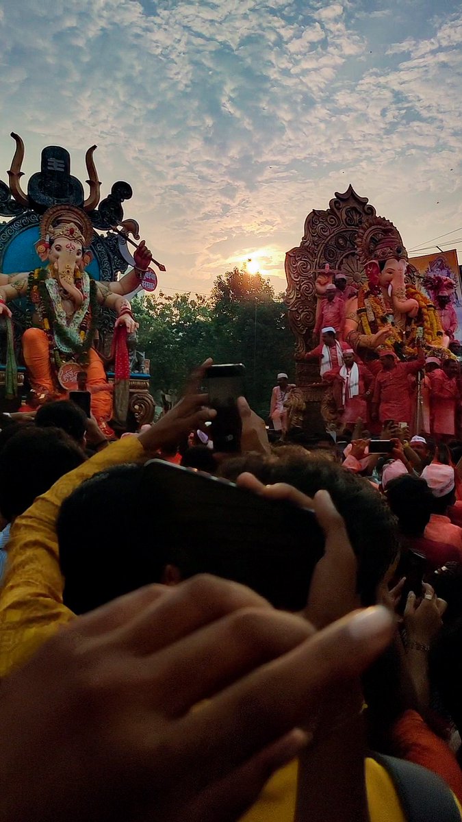 Two Icons, One Faith🙏✨♥️

@LalbaugchaRaja @Mumbaicha_Raja

#Mumbai  #GaneshChaturthi