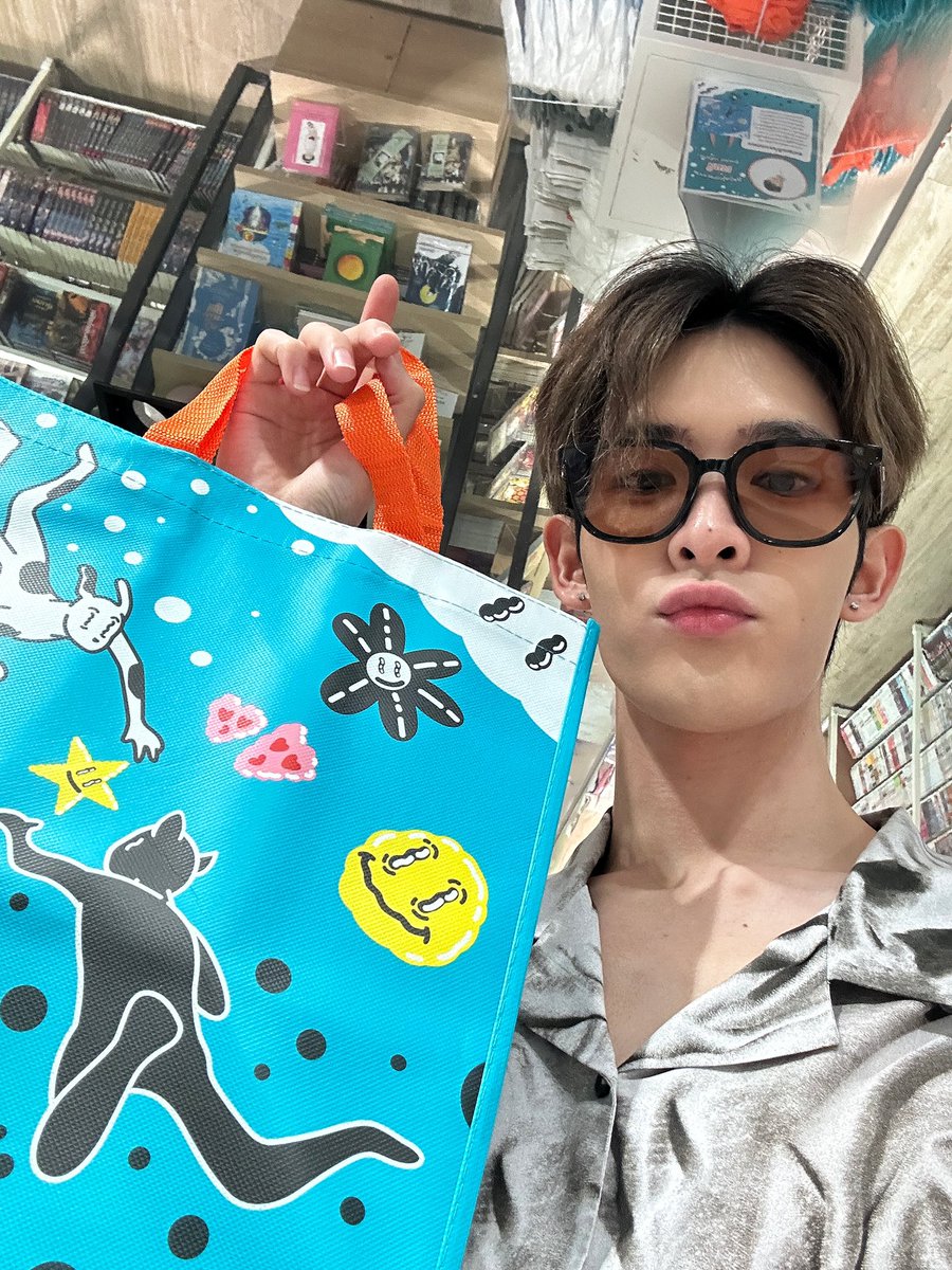 Jamessu_w's tweet photo. ฉันได้มาแล้วหละอิอิ #JamesSu https://t.co/dwf3bGR5mV