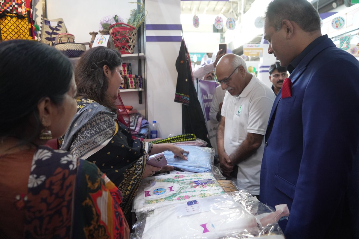 social_punjab's tweet photo. Dr. Amjad Saqib, Founder of World's Largest Islamic Microfinance - Akhuwat & Chairman Benazir Income Support Program(BISP) visited Sanatzar Pavilion at Expo Center Lahore.
#SanatzarPavilion #wexnet2023 #dachi #sheroes #WomenEmpowerment @DrAmjadsaqib1 @CS_Punjab @GovtofPunjabPK https://t.co/nLqqf0v7Uq