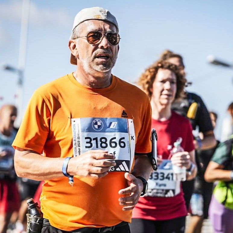 JRankl's tweet photo. Wir sagen ja immer Social Media ist kein Sprint, sondern ein #Marathon. Ich hab´s ausprobiert. Social Media und Marathon haben seeeeehr viel gemeinsam ♥️
#berlinlegend #runforjoy https://t.co/Wux34XtSXt
