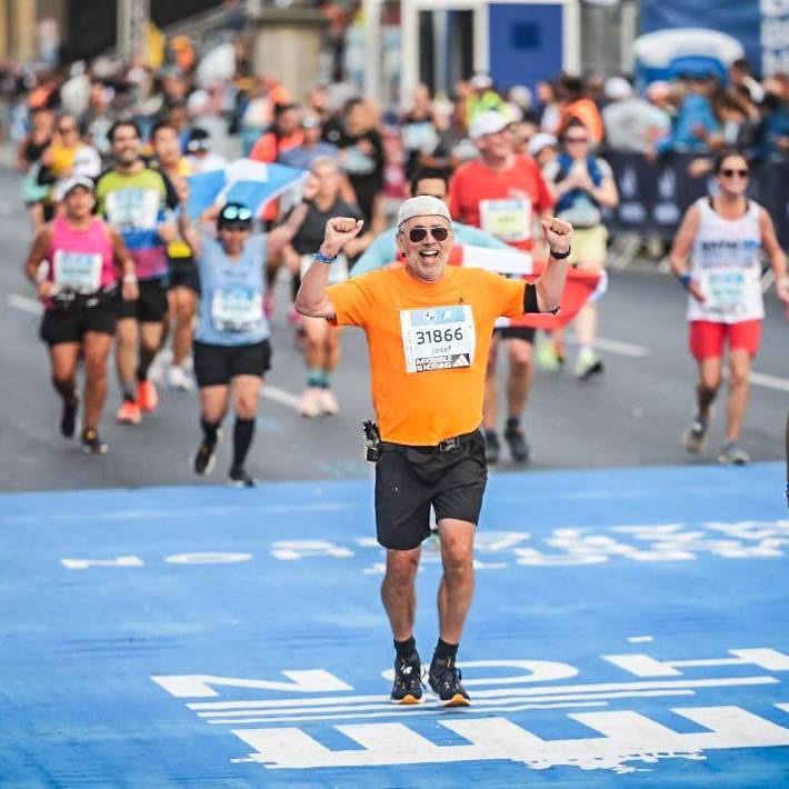 JRankl's tweet photo. Wir sagen ja immer Social Media ist kein Sprint, sondern ein #Marathon. Ich hab´s ausprobiert. Social Media und Marathon haben seeeeehr viel gemeinsam ♥️
#berlinlegend #runforjoy https://t.co/Wux34XtSXt