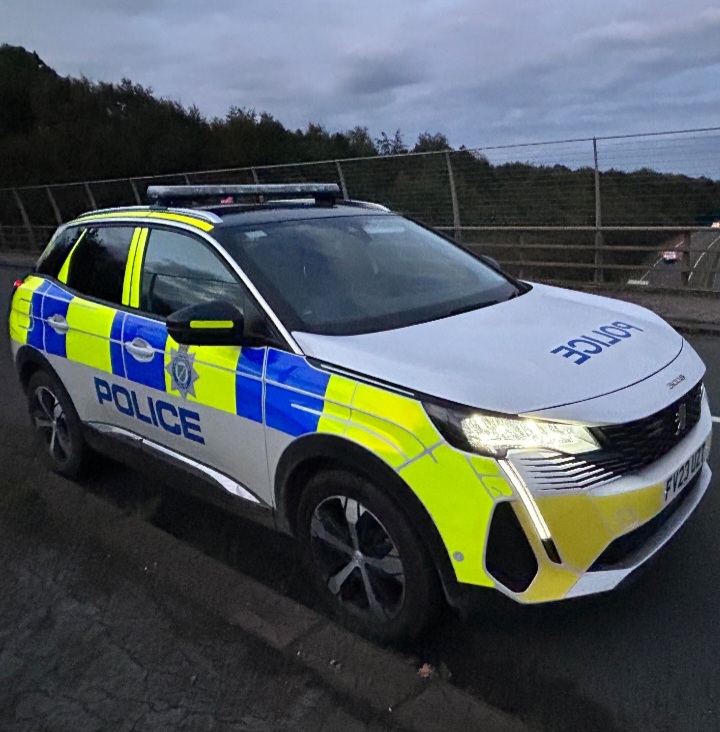 We supported our #Lincoln and #Hykeham response and CBM colleagues with an additional SC double-crewed Initial Standard, Fast Roads, Drug Wipe, Naloxone and Stinger trained unit. Thanks to @HykehamBHPolice for loaning us their new wheels. We took good care of it! #NewCarSmell