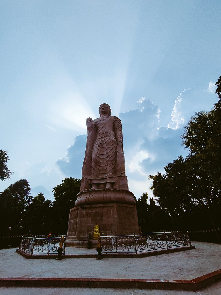 CholeSamose's tweet photo. Casual बनारस for you https://t.co/4FKLfErQ5K