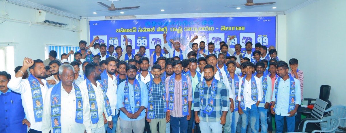 RSPraveenSwaero's tweet photo. సిద్దిపేట - దుబ్బాక నుండి నిన్న బీయస్పీలో చేరిన బీసీ బిడ్డలందరికి జేజేలు. సర్వాయి పాపన్న, పండుగ సాయన్న స్పూర్తి తో మీ గడీలను ఒక్కొక్కటిగా ఓటు అనే ఆయుధాలతో కూలగొడతాం. ఇక కాచుకోండి.👊
#VR99 
#Time4Blue 
#LiberateTelangana https://t.co/4vK7A49POU