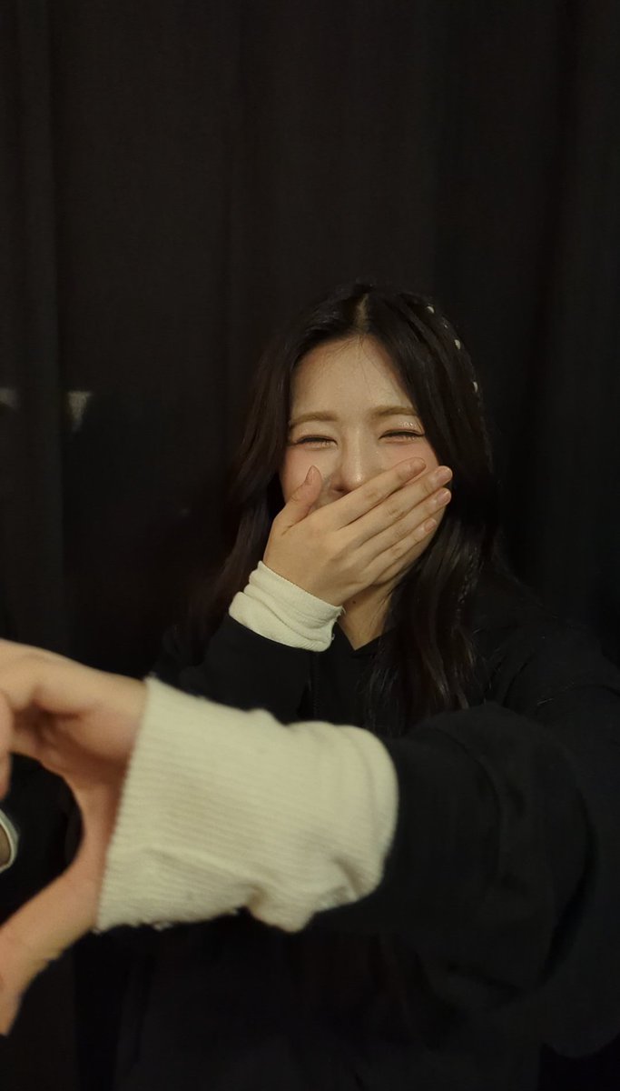 Starshapedgummy's tweet photo. I told Dahyun I loved her voice and this was her reaction. She said, "Oh really? Thank you."

#tripleS #트리플에스 #LOVElution #러블루션 #tripleS1stWorldTour #AuthenticUS #tripleSnewyork #triplesny @triplescosmos https://t.co/BrX2t8Ehhw