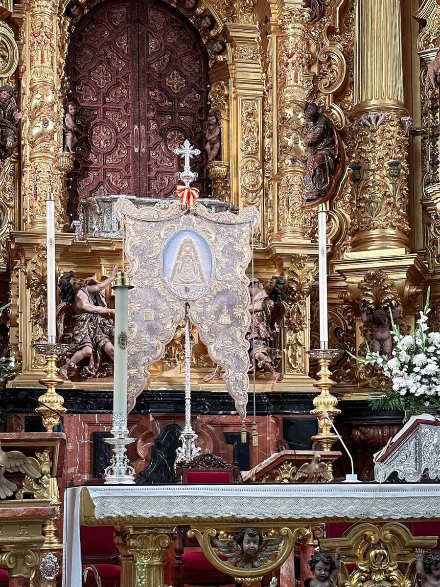 hdadmatrizrocio's tweet photo. 🟢 El Simpecado de la Hermandad Matriz ya preside el altar del Santuario de Ntra. Sra. del Rocío, durante este tiempo. https://t.co/yZdZdN0zF0