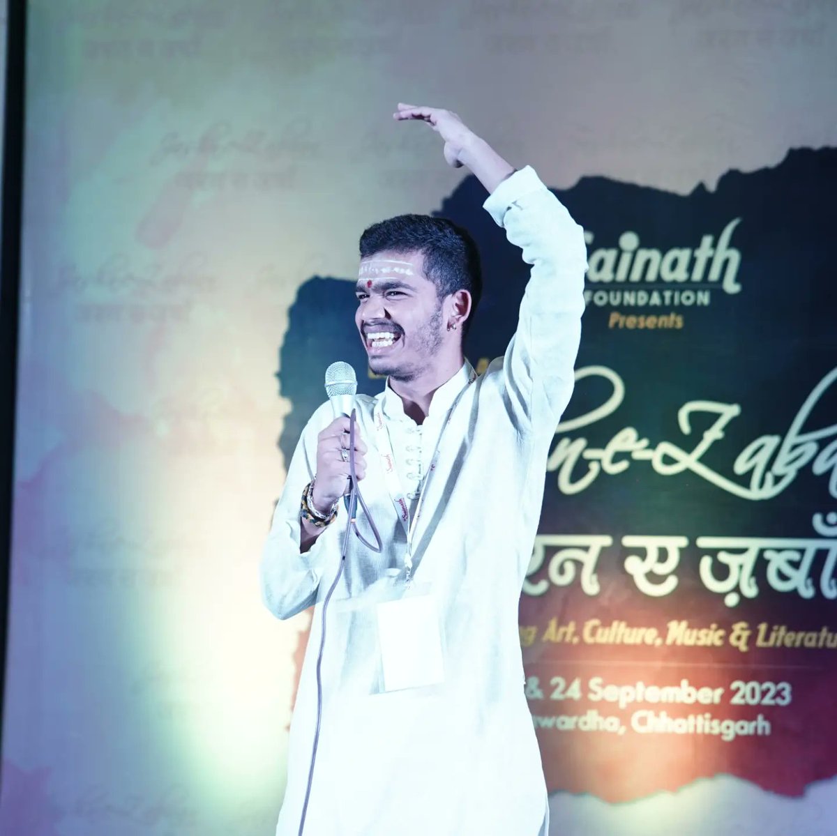 shrisainath001's tweet image. Jashn e Zabaan - Edition 4 

Day 2 ● Session 1

• Open Mic - Poetry &amp;amp; Singing

@shrisainath001 
@followers 

#jashnezabaan #Edition4 #kawardha #litfest #culturalfest #art #culture #music #dance #literature #poetry #facilitation  #classicalmusic #kalamkarkikhoj