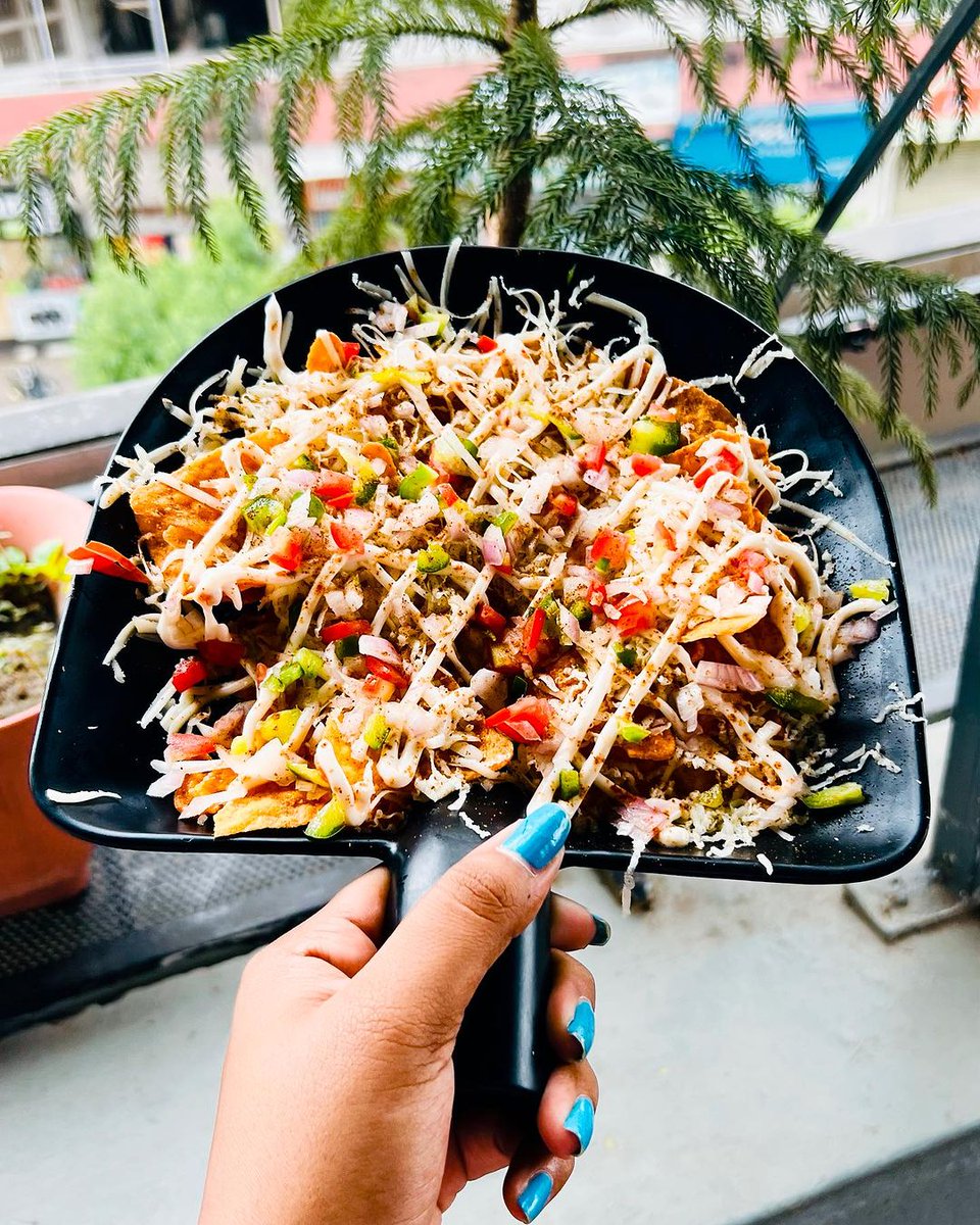 TravelRahee's tweet photo. 🕗 It's food o'clock! 🤤 where flavors come to life at every turn.
.
📍 Sainath Avenue, Abbas Tyabji Rd, Jayesh Colony, Fatehgunj, Vadodara.
.
#dreambeancafe #fatehgunj #fatehgunj_vadodara #foodies #pastalovers #cheesechilligarlicbread #kitkatshake #travelrahee #foodierahee https://t.co/tIVx4DQQFP