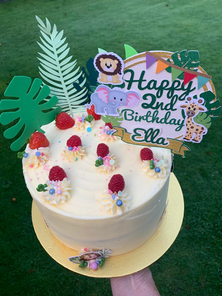 Cute little lemon cake to celebrate a 2nd Birthday. Have a fabulous week.😊 #EarlyBiz #Birthday #Winchester #Hampshire #baker #lemoncake #vanillacake #chocolatecake