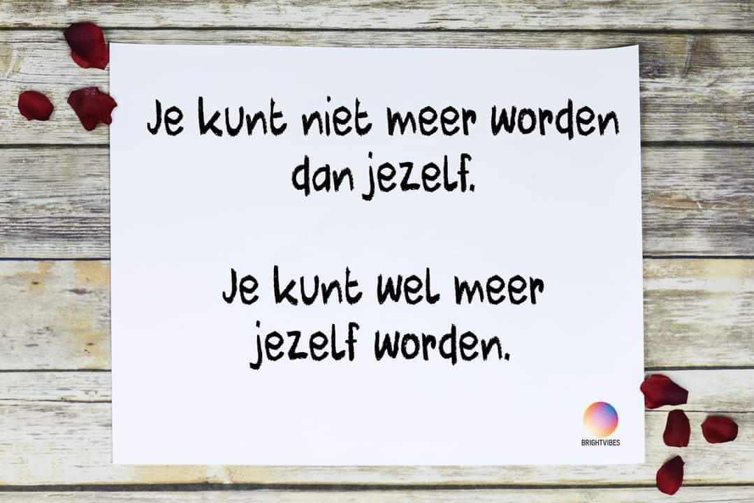 Er is maar 1 beste versie van jezelf en dat is door jezelf te blijven! Wees gewoon jezelf, er zijn al anderen genoeg! #positiefzelfbeeld