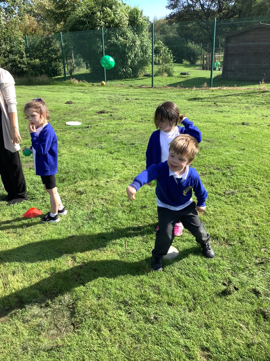 Reception1CMPS's tweet photo. Our FABULOUS FRIDAYS at Carr Mill ended with P.E. on the field in the 🌞 #teamcarrmill #fabulousfriday @Carrmillprimary https://t.co/jiRJgGYMPp