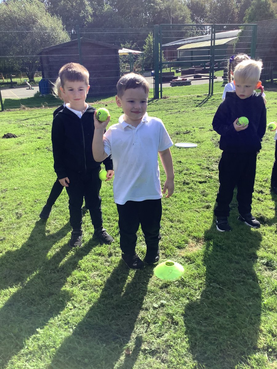 Reception1CMPS's tweet photo. Our FABULOUS FRIDAYS at Carr Mill ended with P.E. on the field in the 🌞 #teamcarrmill #fabulousfriday @Carrmillprimary https://t.co/jiRJgGYMPp