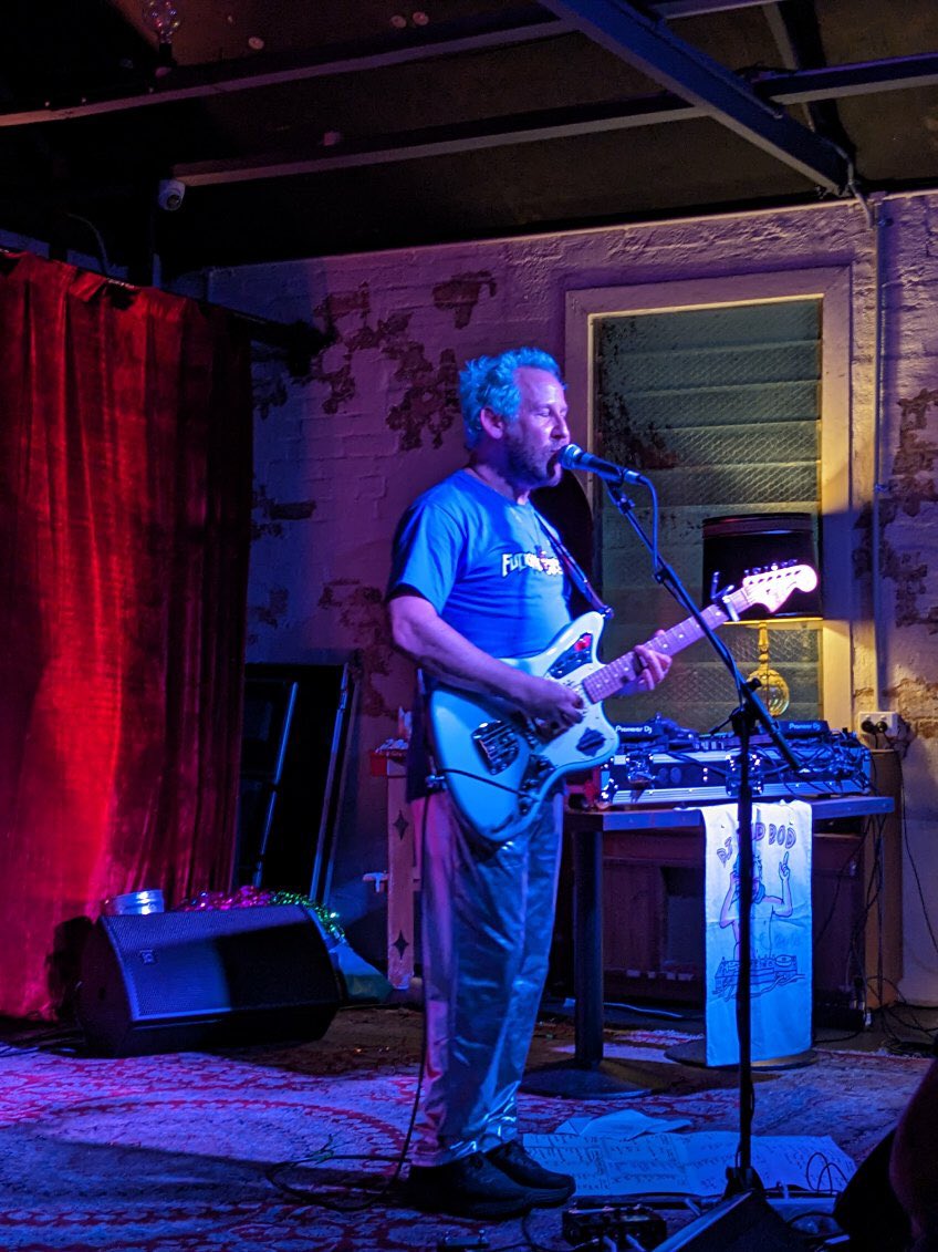 BrisbaneGirl2's tweet photo. @benleemusic Caught you at Stranded last night. Better than expected. And I forgot how horrible the 90s were to you. We were right pricks back then. Kudos on the medley of hate songs. 
(📷 @Brismark) https://t.co/2g36Ntb1xX