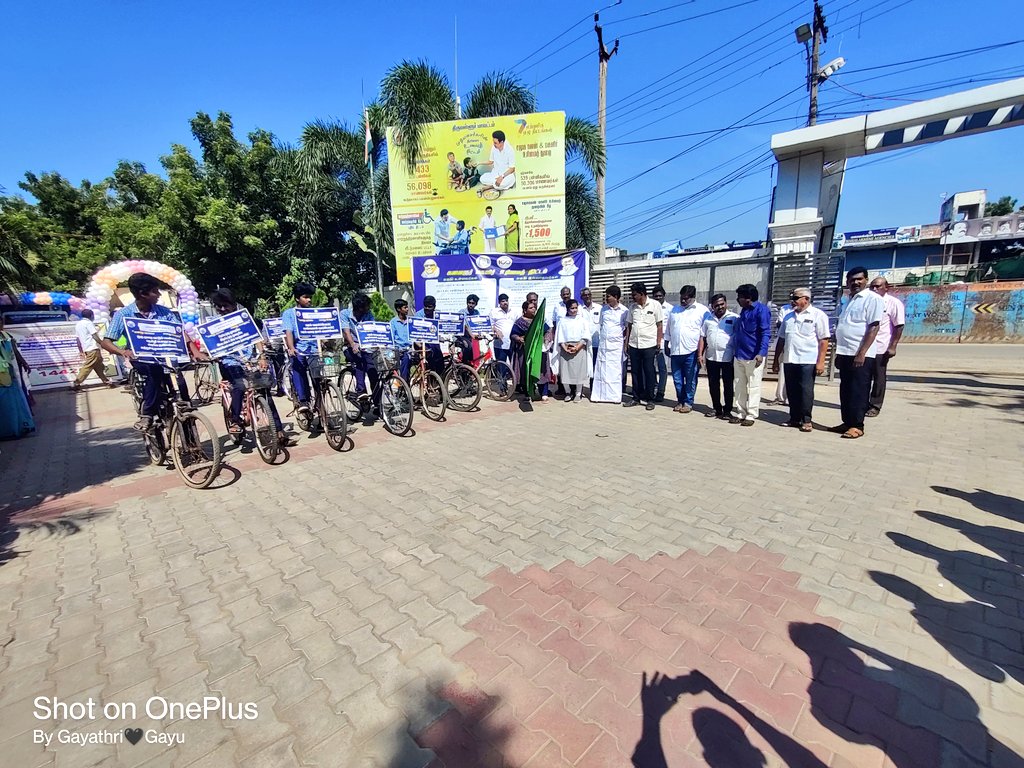 CommrPoonamall2's tweet photo. "Swachhatam Hi Seva" - 🚲Cycle Rally🏁 connected in PMLE MPTY 
#IndiaVsGarbage #SwachhBharatMission 
@SwachhBharatGov
@MoHUA_India 
@Secretary_MoHUA @Chengalpat20357
@RoopaMishra77
@mygovindia @SDMeena_IAS @mawsTamilnadu
#IndianSwachhataLeague #YouthVsGarbage #GarbageFreeIndia https://t.co/zYh1oRCkns