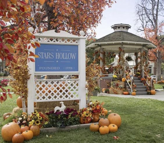 etherealdior's tweet photo. it's officially gilmore girls fall https://t.co/gpX9FEoxdp